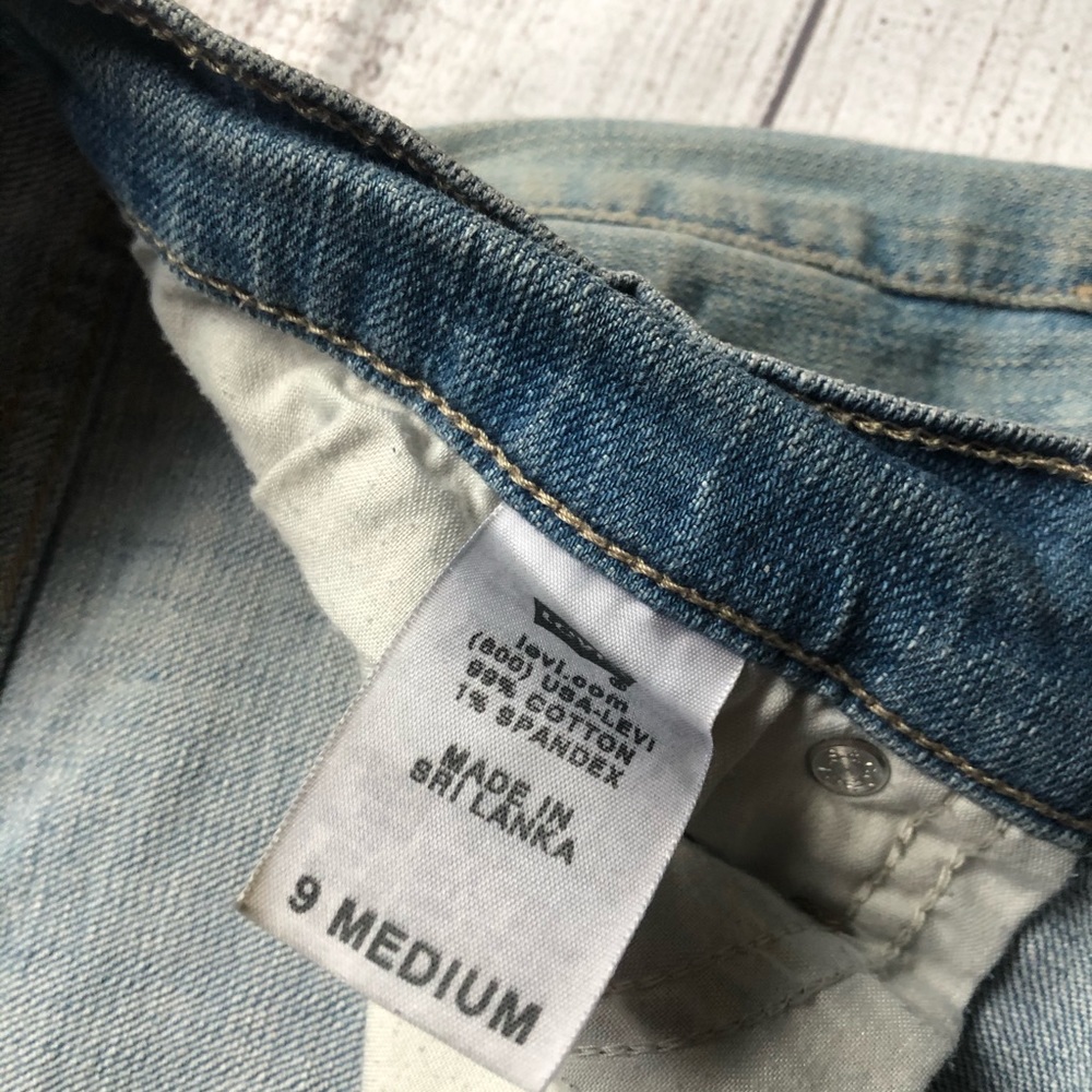 Levi’s | Distressed Jeans - Picture 5 of 5
